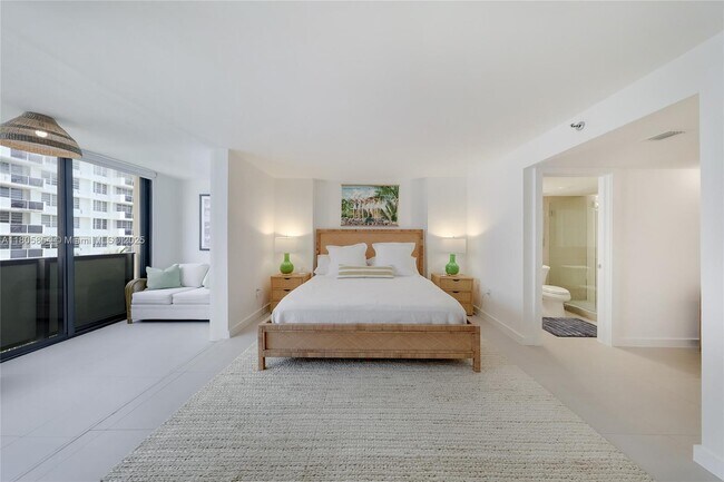 Building Photo - 1621 Collins Ave
