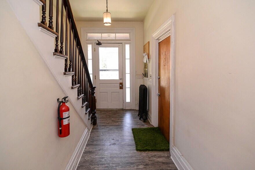 Building Foyer - 521 Elizabeth Street