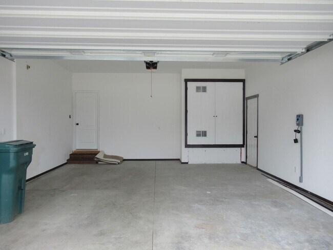 Building Photo - Beautiful home in CDA