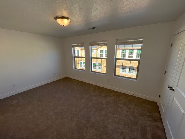 Building Photo - Arbor Park 2 Bed!!
