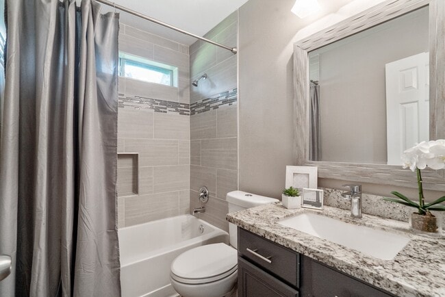 Building Photo - 7131 Woodland Oaks