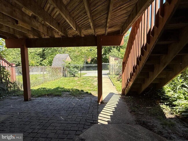 Building Photo - 1049 Winsford Rd