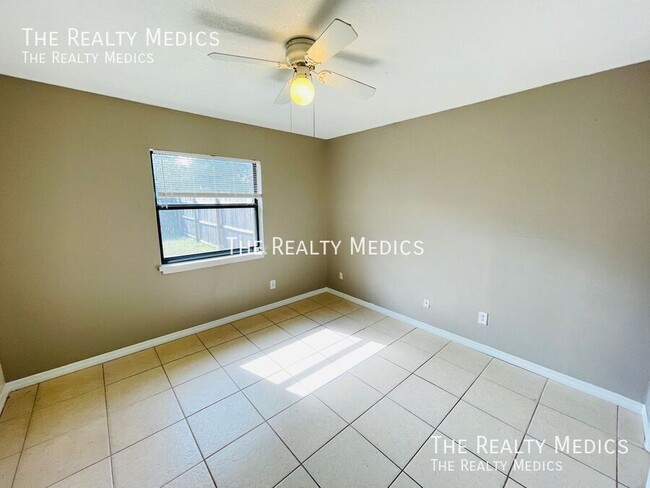 Building Photo - Available NOW! Charming 3-Bedroom Home in ...