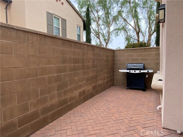 Building Photo - 32 Ovation