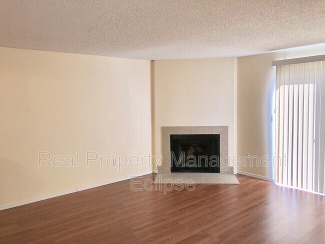 Building Photo - 902 28th St NE