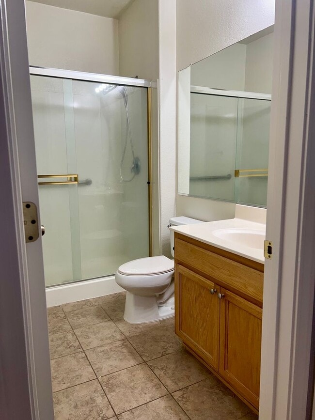 Building Photo - Beautiful and Spacious 5 bed/ 4 bath home ...