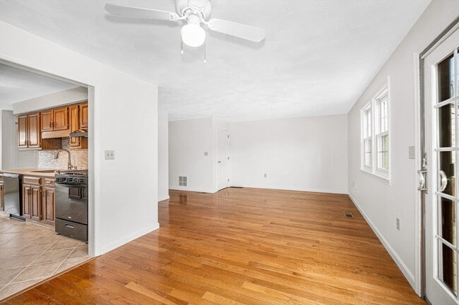 Building Photo - 280 Apache Way