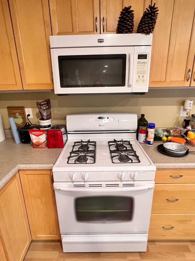 Building Photo - Campbell Duplex: 2 BR 1 BA with Garage & W...