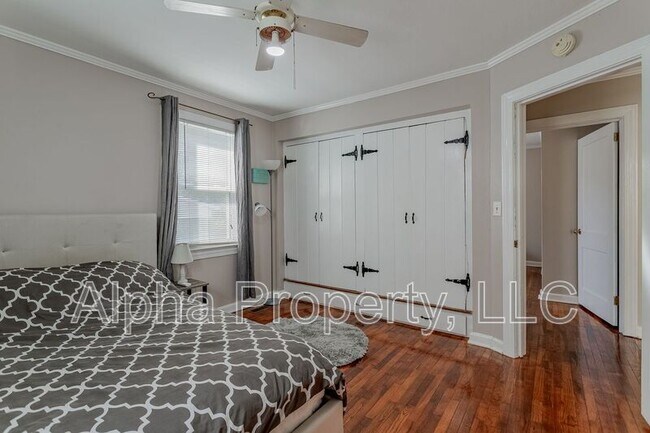 Building Photo - 4 Long Hill St