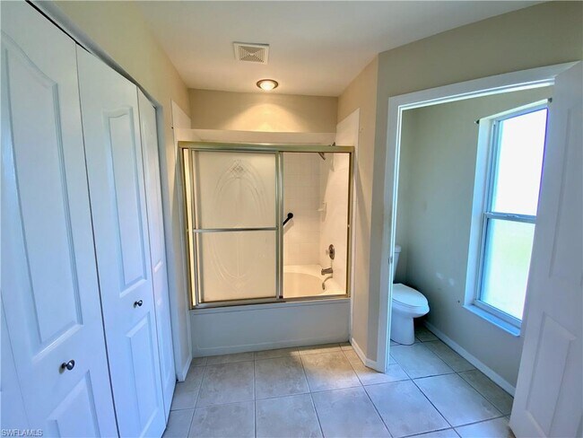 Building Photo - 1922 NE 14th Terrace