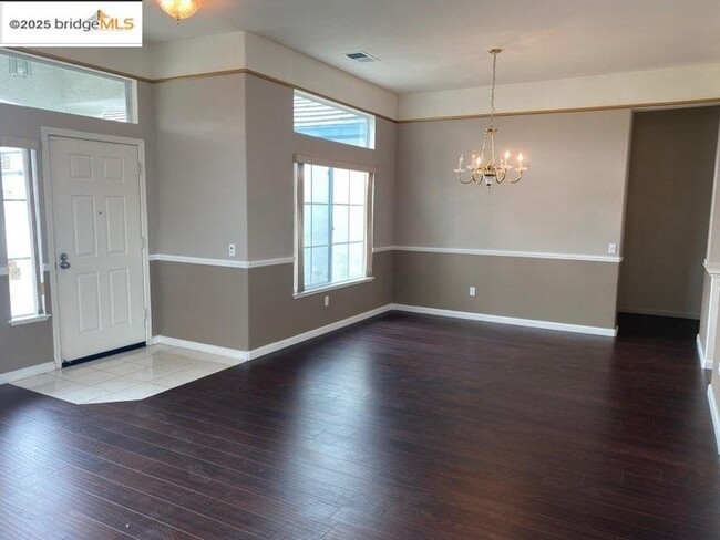 Building Photo - 1575 Summerland Way