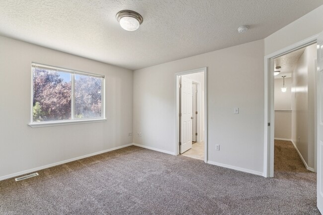 Building Photo - 123 Chapparosa Ct E