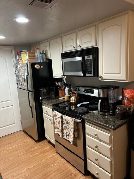 Building Photo - 12067 Alta Carmel Ct