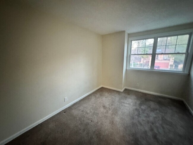 Building Photo - Elegant 4-Bed, 3-Bath Two-Story Home with Spacious Backyard and Private Downstairs Suite