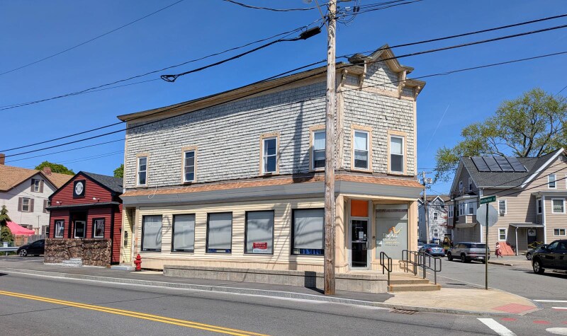 Primary Photo - 437 Bay St