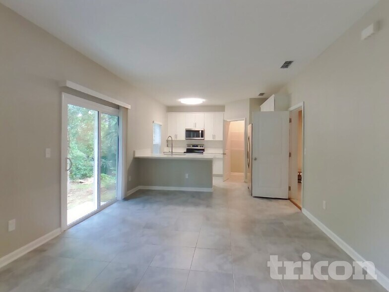 Building Photo - 2035 Dutton Island Oaks Wy