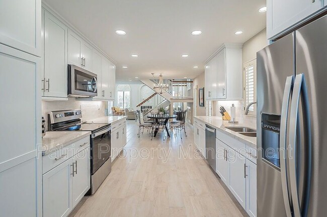 Building Photo - 10527 E Fanfol Ln