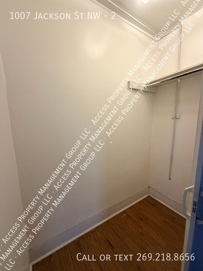 Building Photo - 1007 Jackson St NW