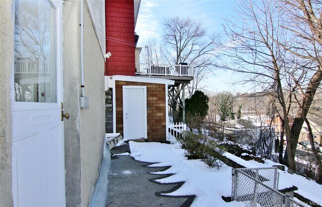 Building Photo - 201 Bennett Ave