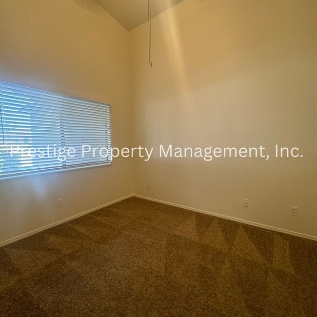 Building Photo - Beautiful Home with 3 Car Garage in Sonoran Ranch!