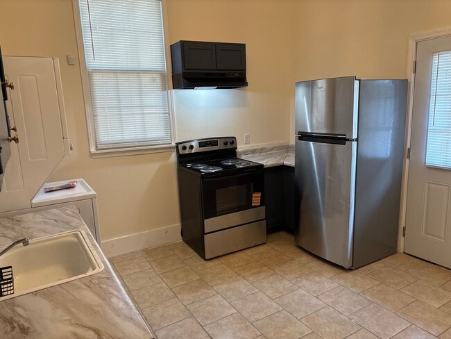 Building Photo - Very Cozy!