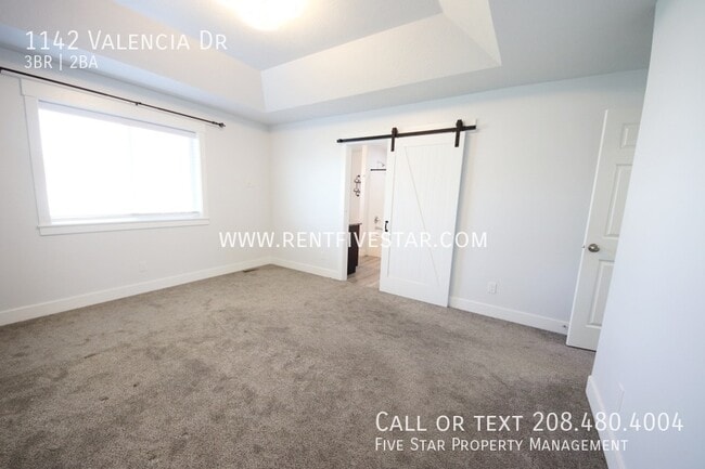 Building Photo - 1142 Valencia Dr