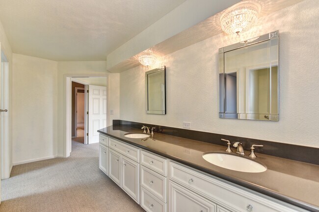 Building Photo - 6533 Chesbro Cir