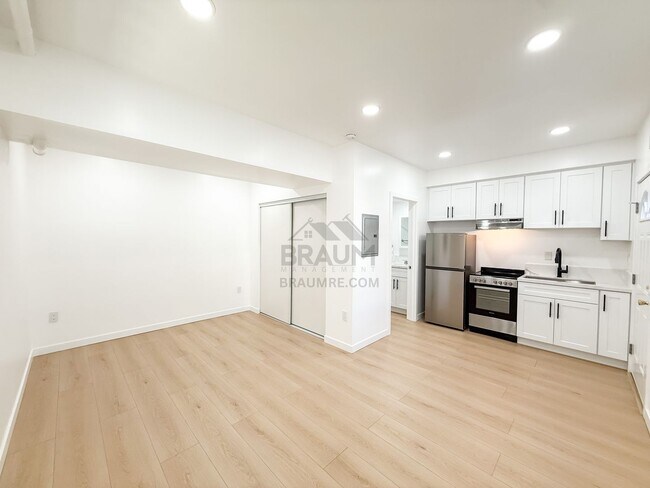 Building Photo - 11228 Huston St