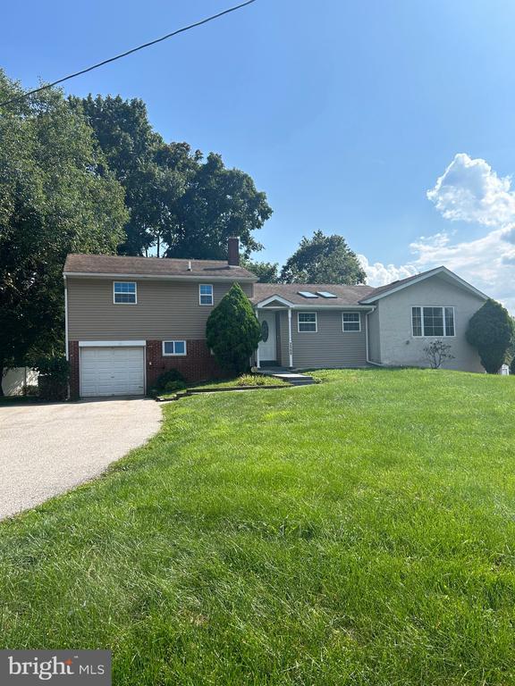 Building Photo - 2560 Betzwood Dr