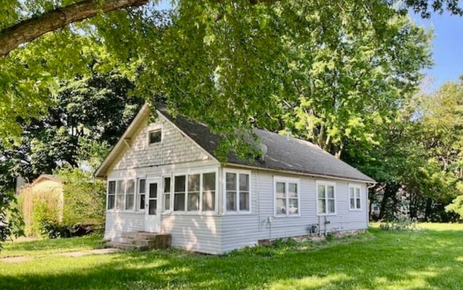 Primary Photo - 122 Walnut St