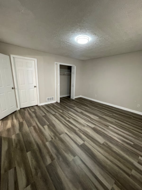 Building Photo - 9245 Colony Dr NW
