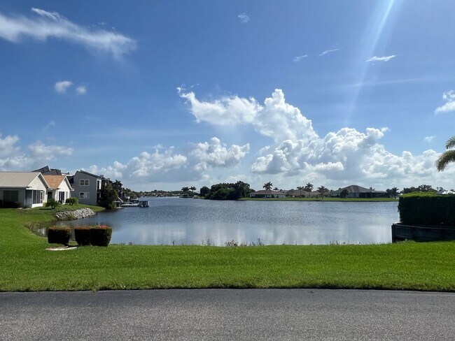 Building Photo - $2,095 ** AVAIL 9/1/25 ** LAKE SUZY ** 3 Bed / 2 Bath, Single Family Home with Lake View