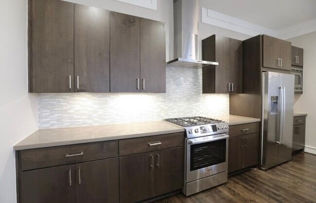 Building Photo - 5327 Lillian St