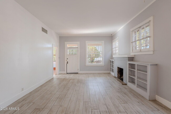 Building Photo - 711 E McKinley St