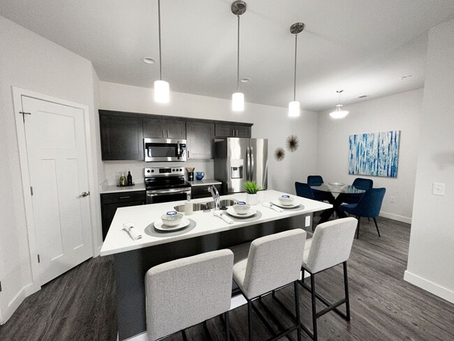 Building Photo - 2 Bed / 2.5 Bath Townhome for rent in Cott...