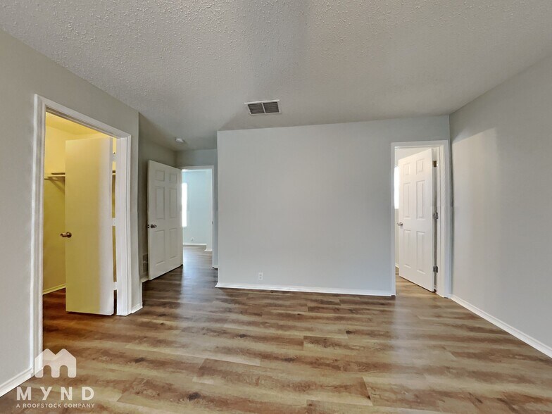 Building Photo - 3117 Stonewall Ln