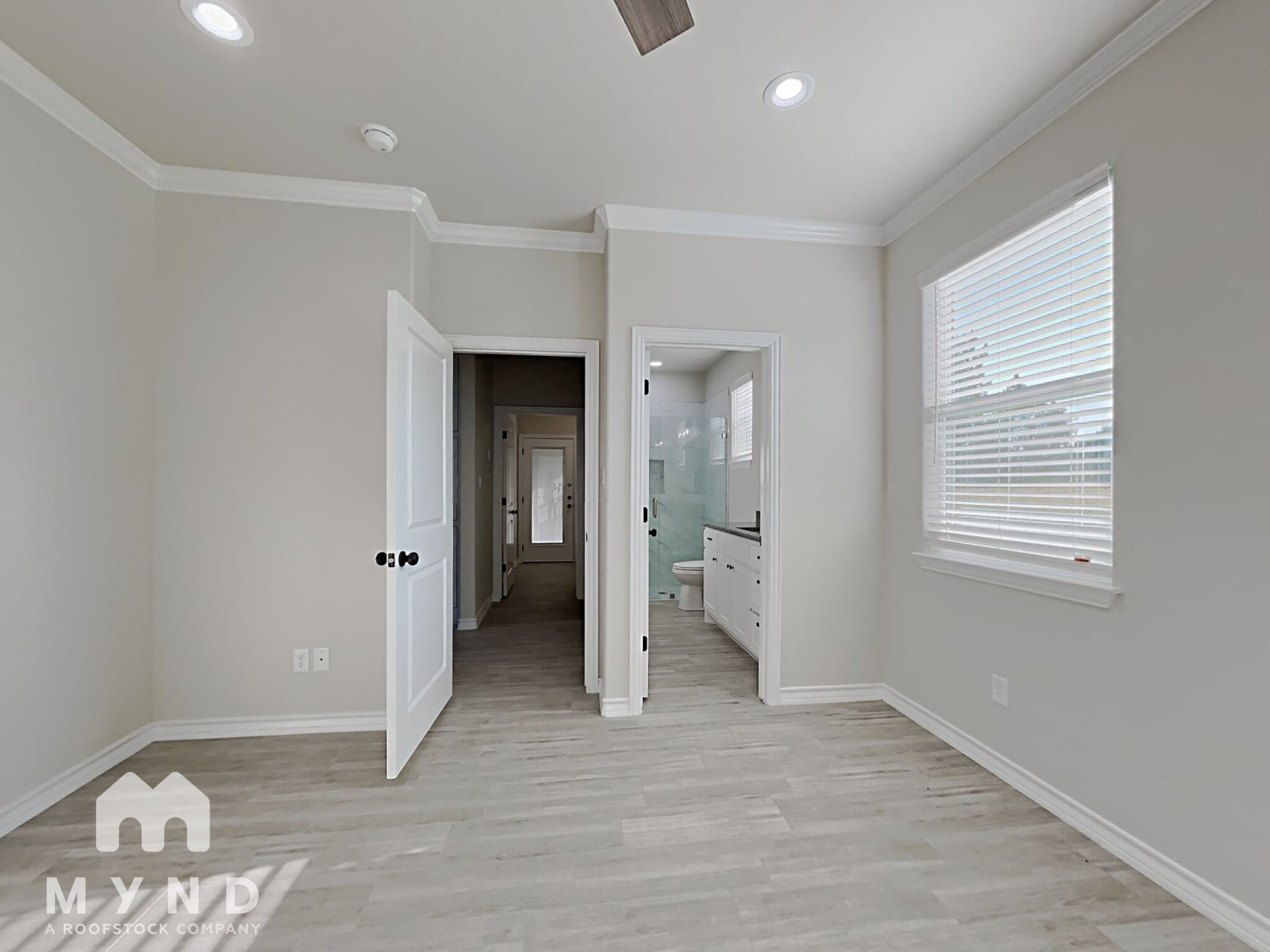 Building Photo - 5612 San Jacinto Dr