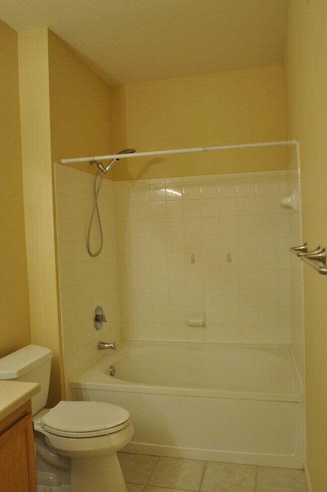 Building Photo - 6009 Castlegate Dr W