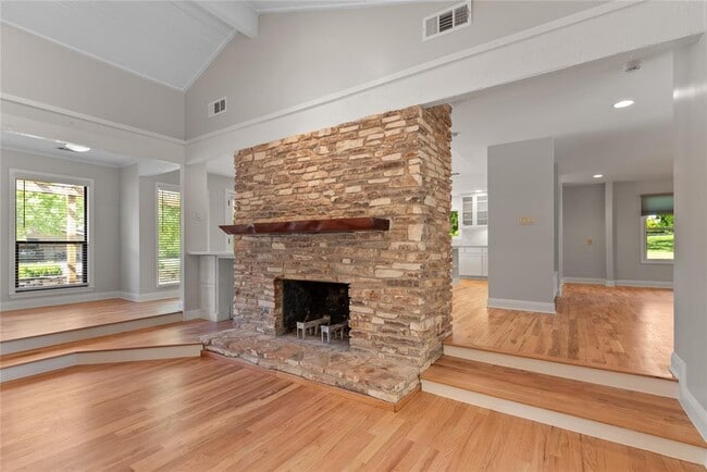 Building Photo - 700 Grey Fox Trail