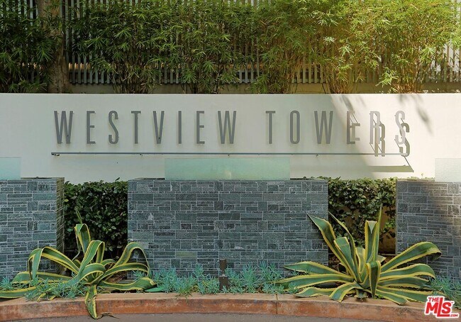 Building Photo - 1155 N La Cienega Blvd