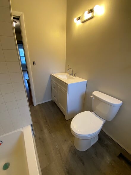New Bath Cabs+Toilet - 15518 Clifton Blvd