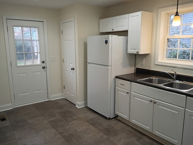 Building Photo - 403 Fair St