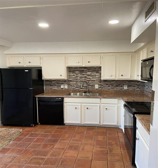 Building Photo - 101 World of Tennis Sq