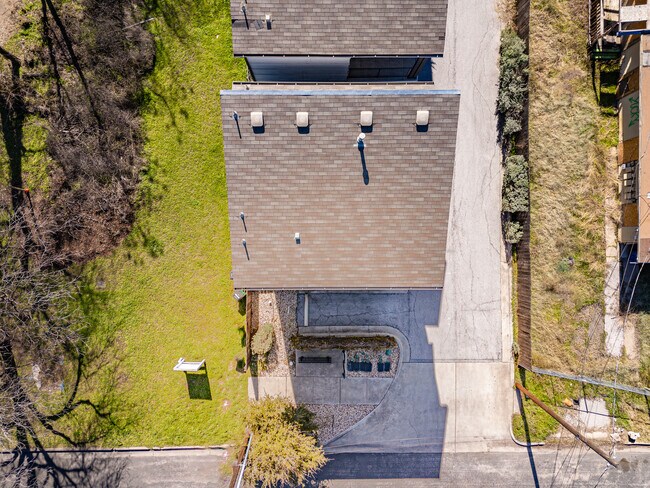 Building Photo - 2305 Coronado St