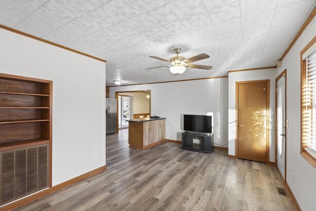 Building Photo - Charming 3 Bedroom Home for Rent!