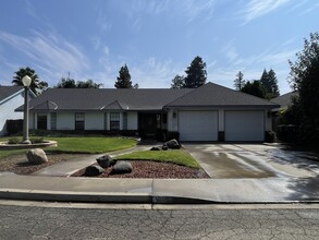Building Photo - 1112 N Bollinger St