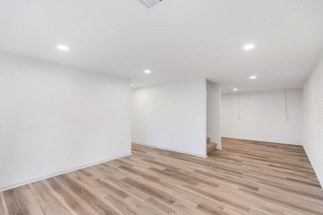 Building Photo - 39 Salen Ln