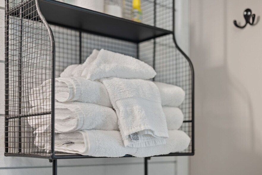 Building Photo - 347 Seabreeze Dr