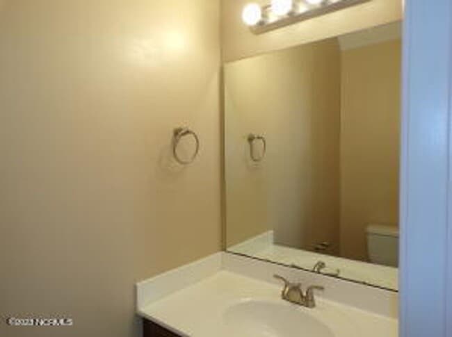 Building Photo - 4 Bedroom 2.5 Bathroom home located in Carolina Subdivision