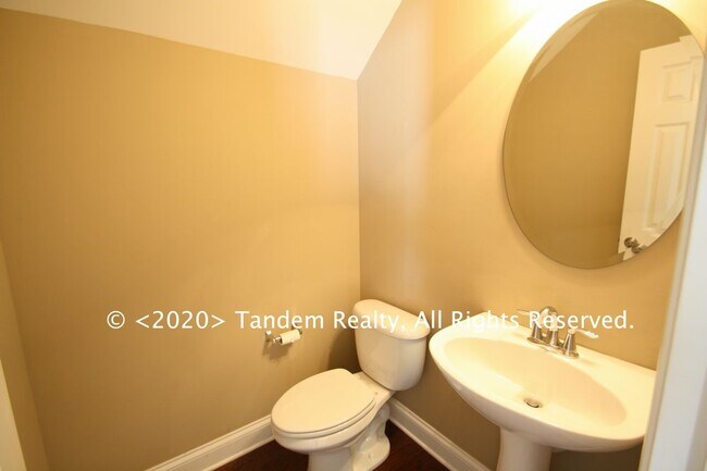 Building Photo - Franklin Home 3 bed 2.5 Baths